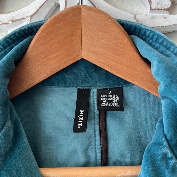 Velvety blazer. - Picture 2 of 4